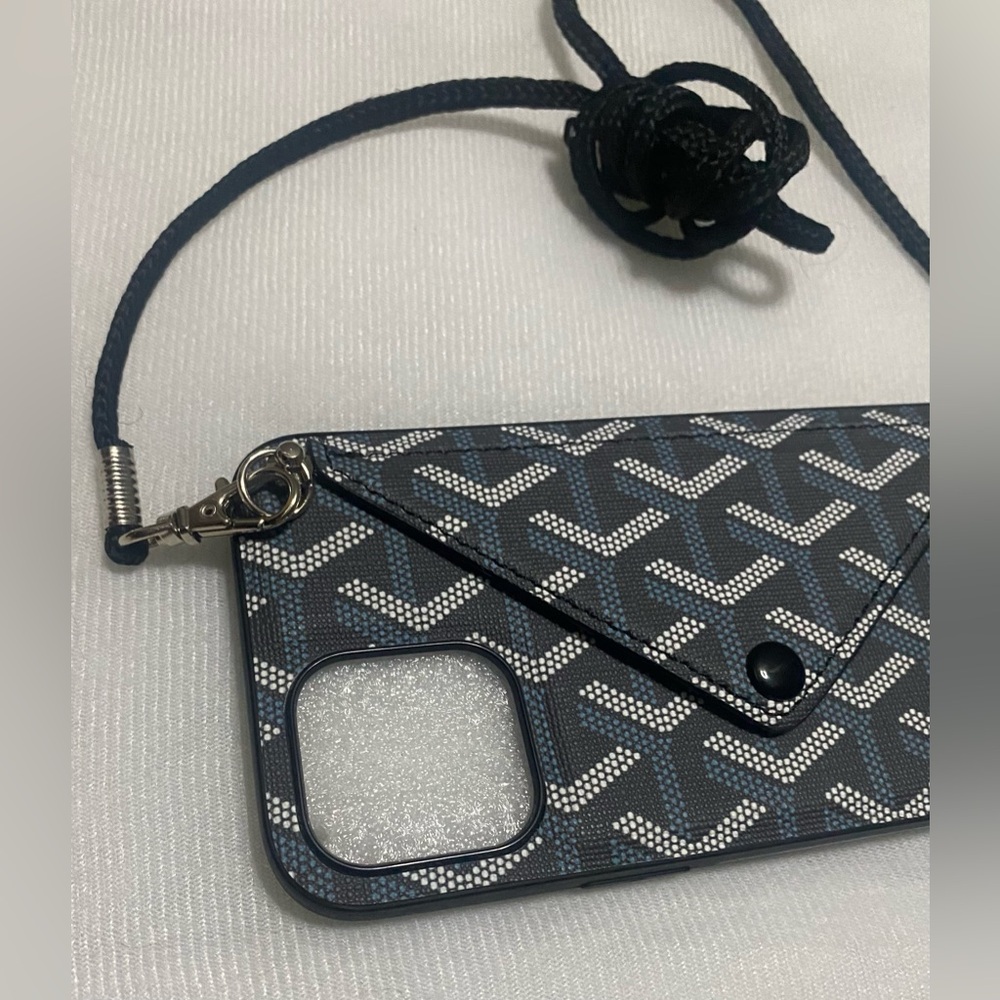 ❌ FREE IN YOUR BUNDLE ❌Stylish Blue and White Phone Case with Strap - Picture 4 of 11